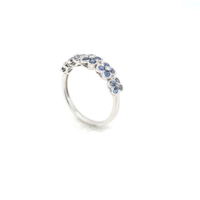 18kt White Gold Ring With Blue Flower Sapphires.