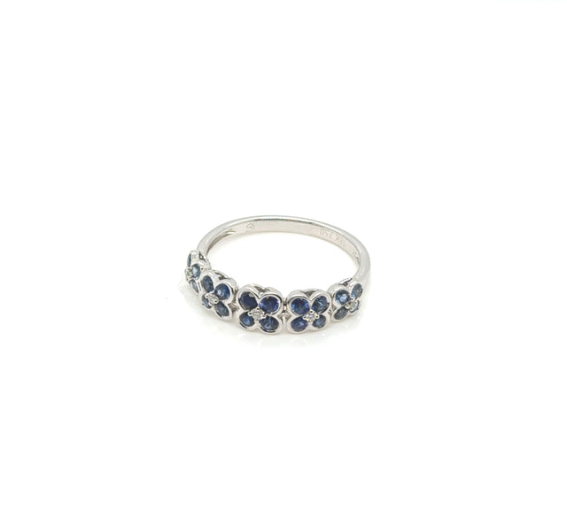 18kt White Gold Ring With Blue Flower Sapphires.