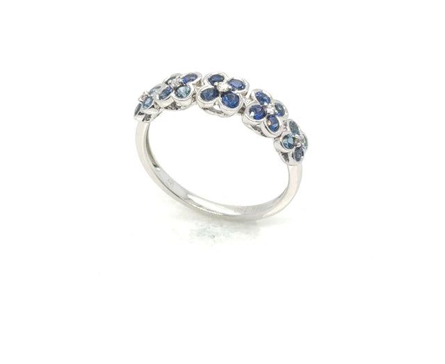 18kt White Gold Ring With Blue Flower Sapphires.